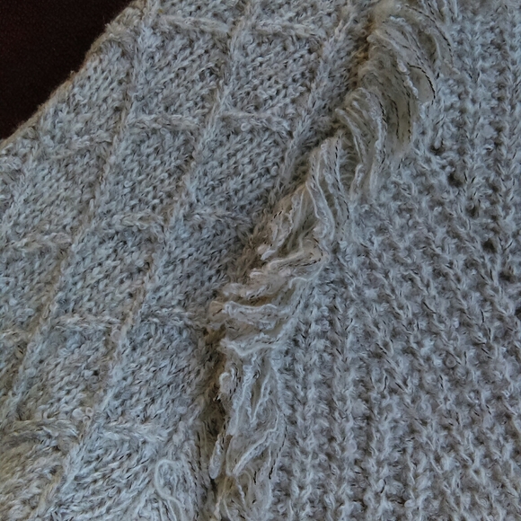 John + Jenn Fringe Knit Grey Sweater Size Small - Picture 6 of 10